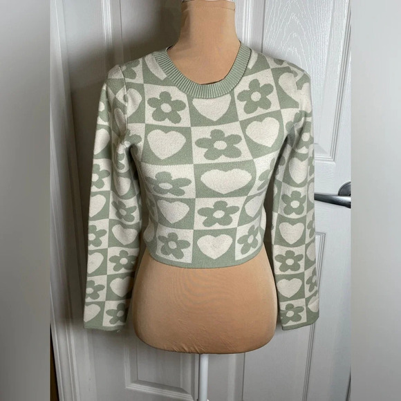 DEBUT~Heart and Flower Checkered Pattern Cropped Sweater Medium - Picture 4 of 7